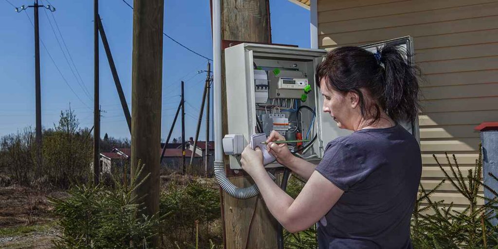 how many volts is the electricity used in house