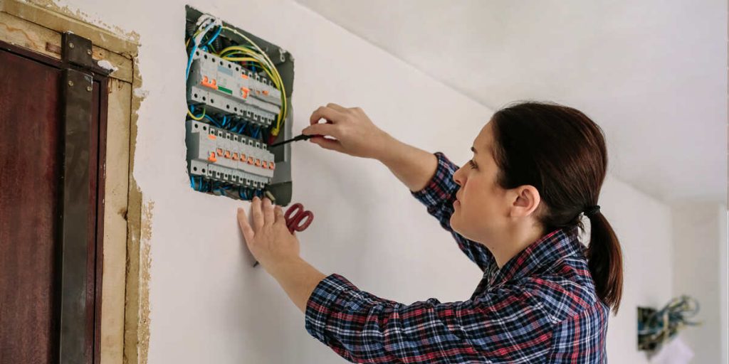 is a buzzing fuse box dangerous